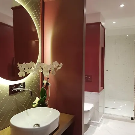 فندق Alnis Boutique 4*