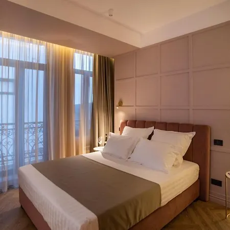 Alnis Boutique 4*